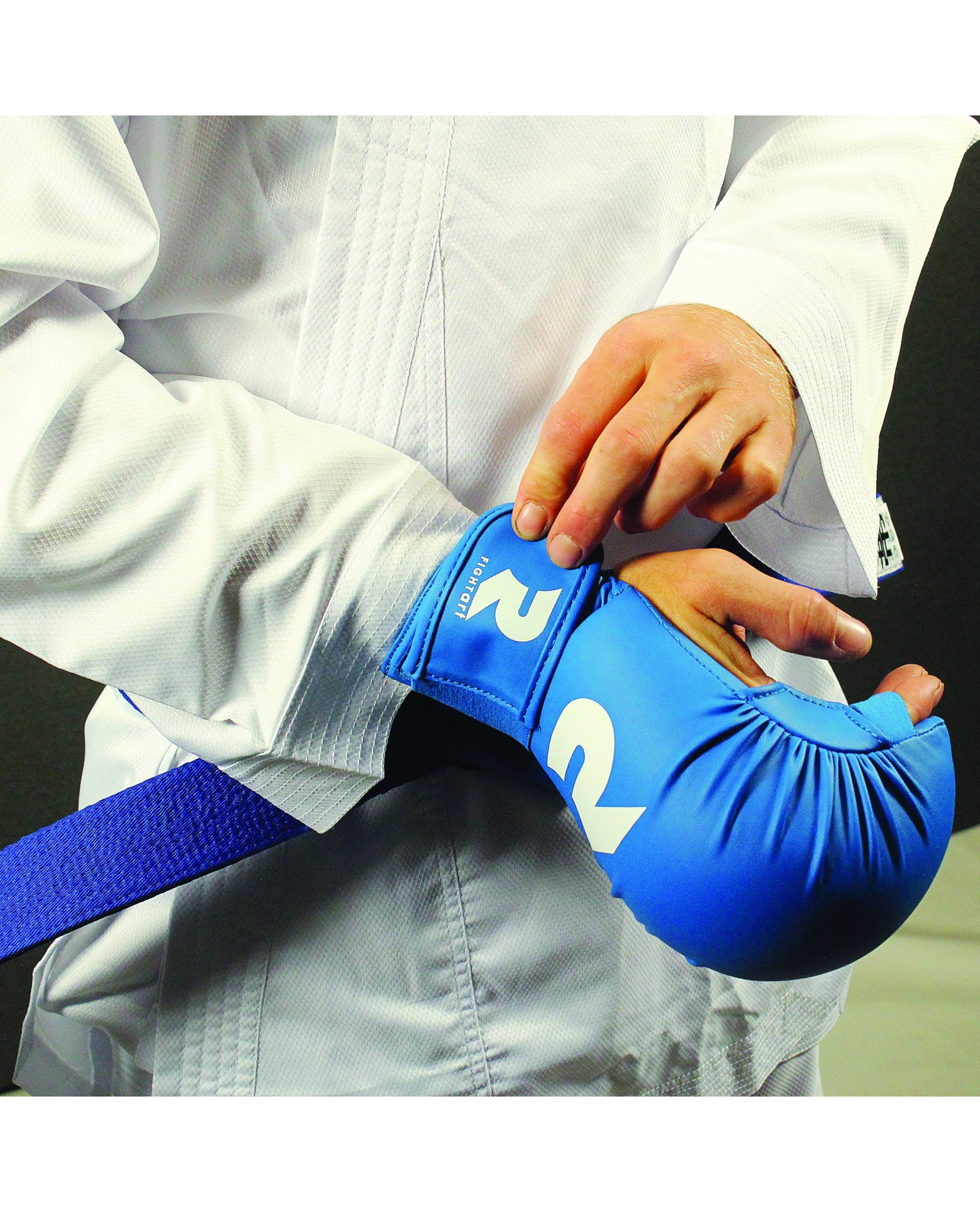 Gant de karaté bleu intégral Fightart – Agréé compétition