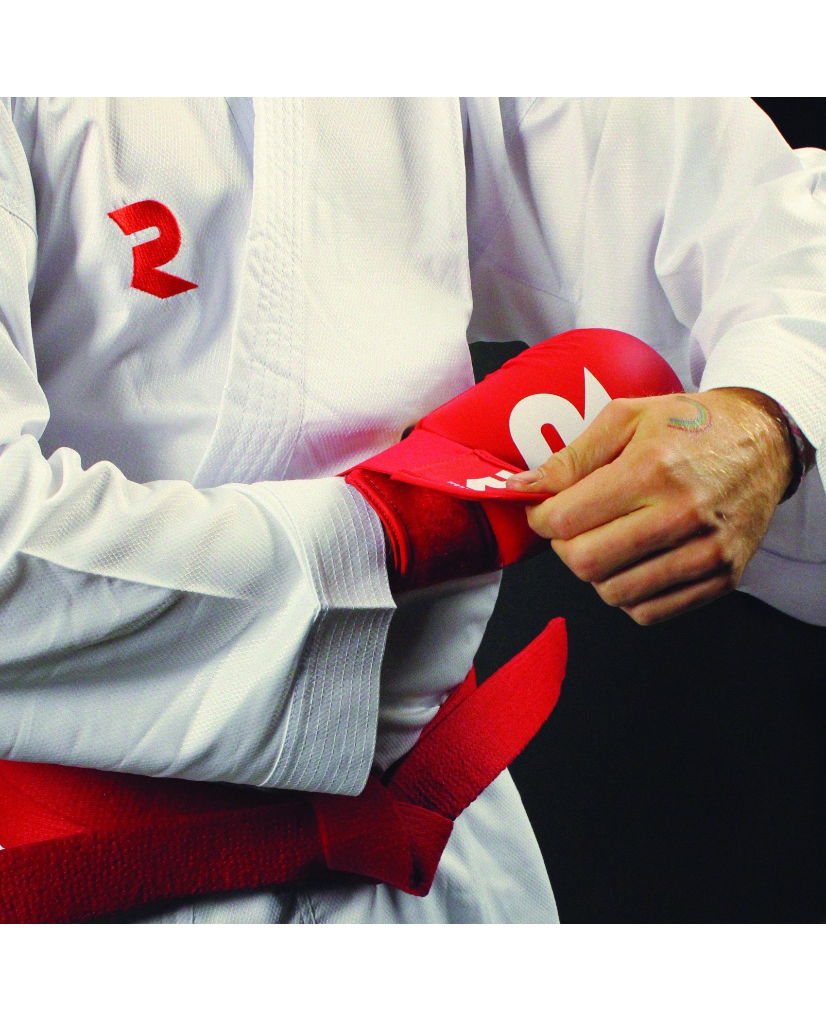 Gant de karaté rouge intégral Fightart – Agréé compétition